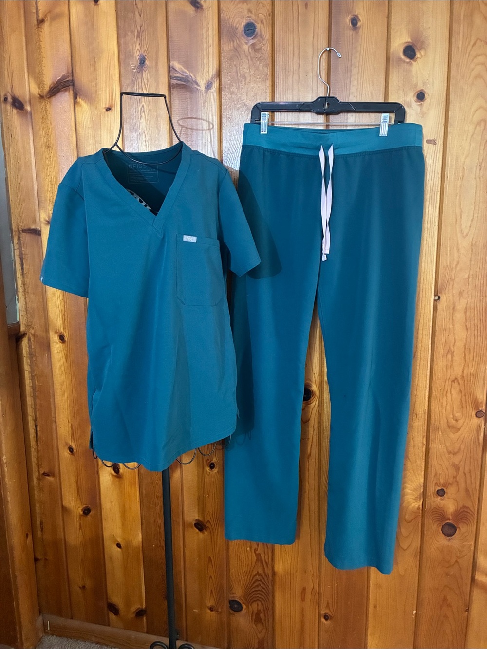 Figs Women's Teal Scrub Top set size medium